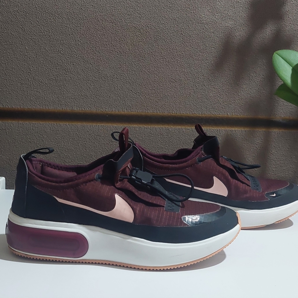 Nike Burgundy Air max